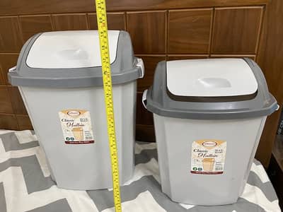 Large Plastic Dustbin with Lid – Excellent Condition
