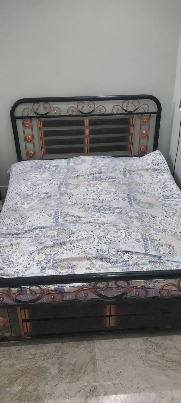 Queen Size Bed 1