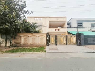 Investors Should sale This Main Double Road House Located Ideally In Johar Town
