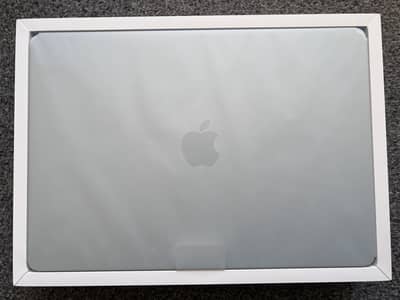 Macbook Air M4 15 inch box pack