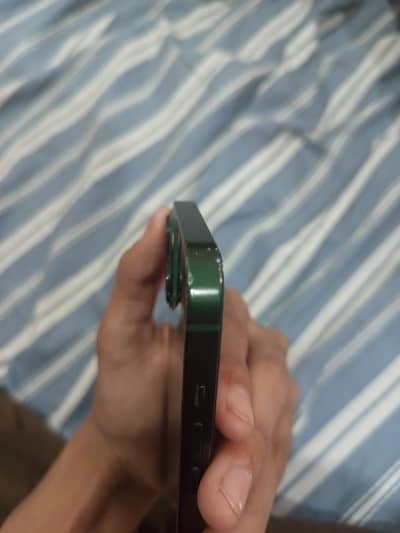 Ip 13 jv 128 gb 84% helth water proof