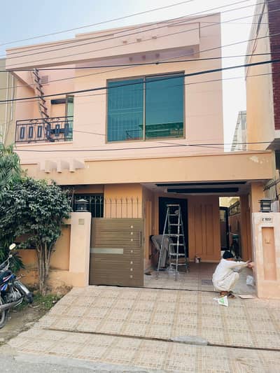 5 MARLA HOUSE FOR RENT IN 9 TOWN AVAILABLE