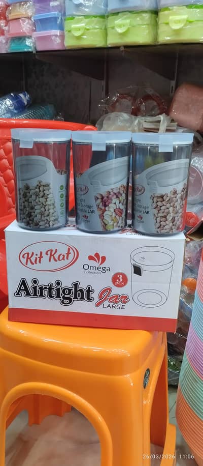 KitKat Glass Jar 950ml | High Quality Silicone Lid | Only Rs. 400