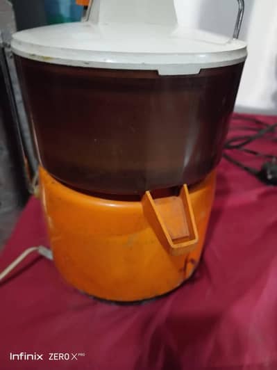 MouliNex Juicer Machine.