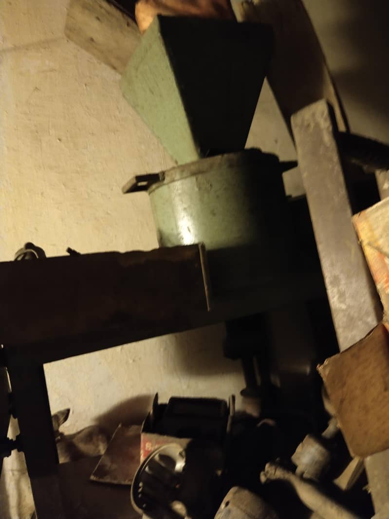 Small grinding mill 0