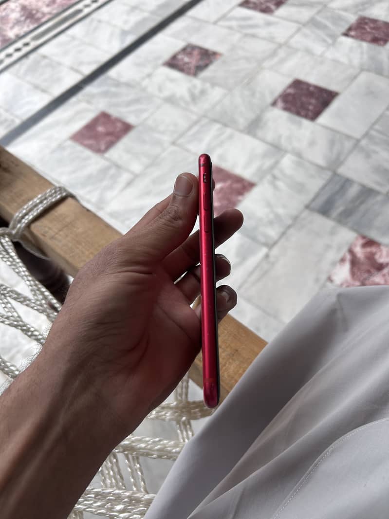 iPhone se second generation 4