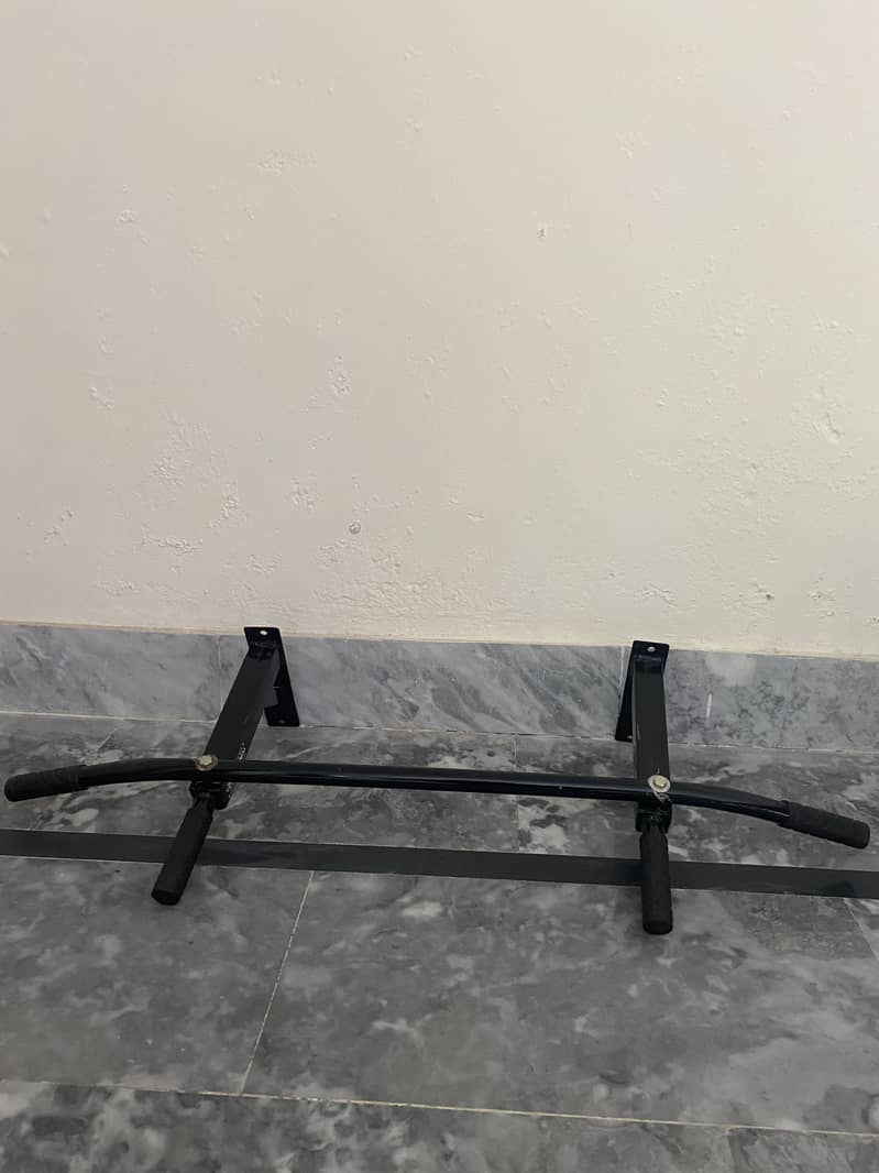 Pull-up bar 1