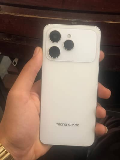 Tecno spark 40 Full new Condition 10/10 white color. under 35000