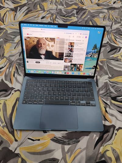 MacBook M3 2024 with 16 gb ram + 24 hrs battery timing