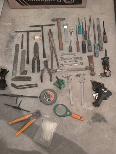 TOOL SET / MULTIPLE TOOLS