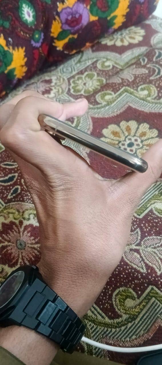 iPhone xs 256gb 100% battery health 1