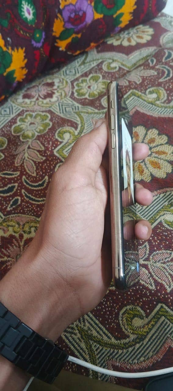 iPhone xs 256gb 100% battery health 3