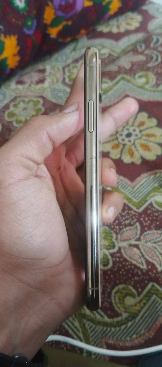 iPhone xs 256gb 100% battery health 8