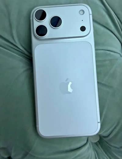 Apple iphone 17 pro max 512 (New Factory Sealed)-silver