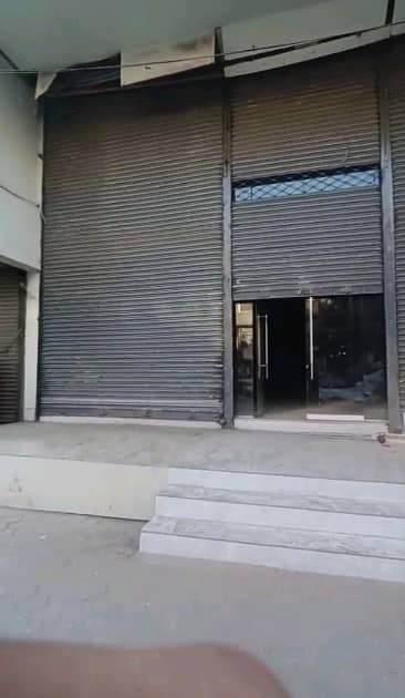 Prime Location 6890 Square Feet Shop For rent In Tariq Road