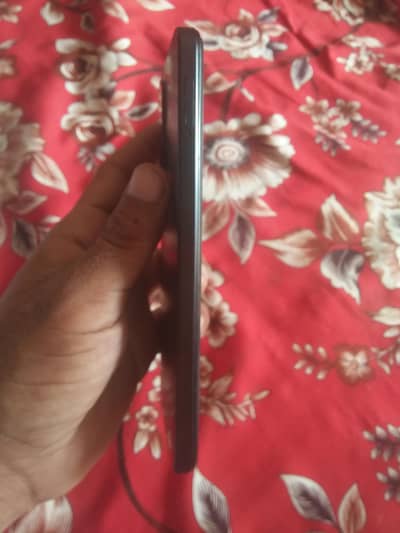 4+4=128Gb whtsap 03288922662