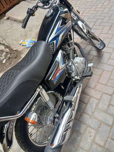 Honda 125 2025 model black colour