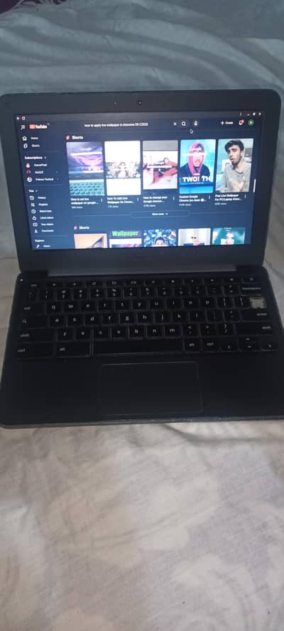 Chrome book laptop with charger C202S