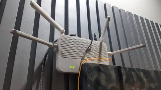 Huawei HG8245 W5 4 ANTENNA OPTICAL ROUTER FOR FIBER CABLES