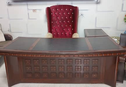 office tabals with chair