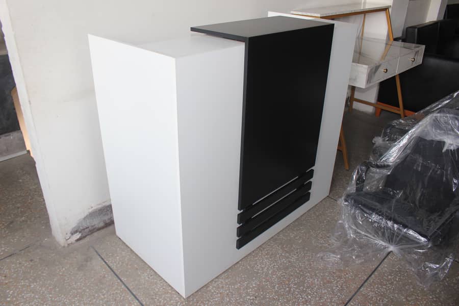 Reception Table | Counter Table 6