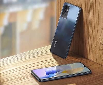 vivo v23e with box charger 9.5/10 new condition