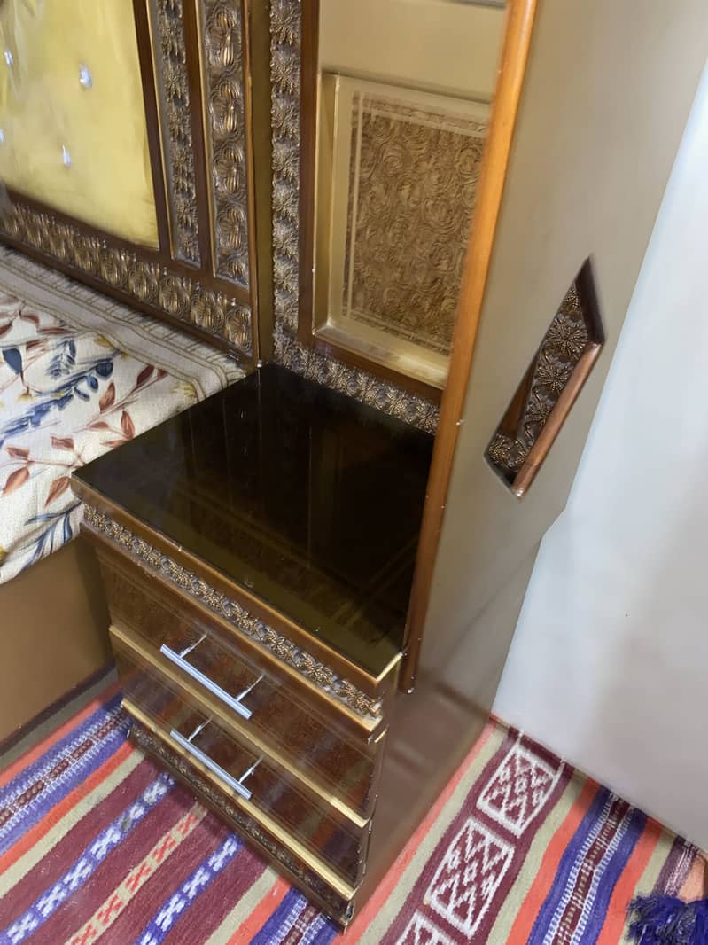 Bed set with dressing table 5