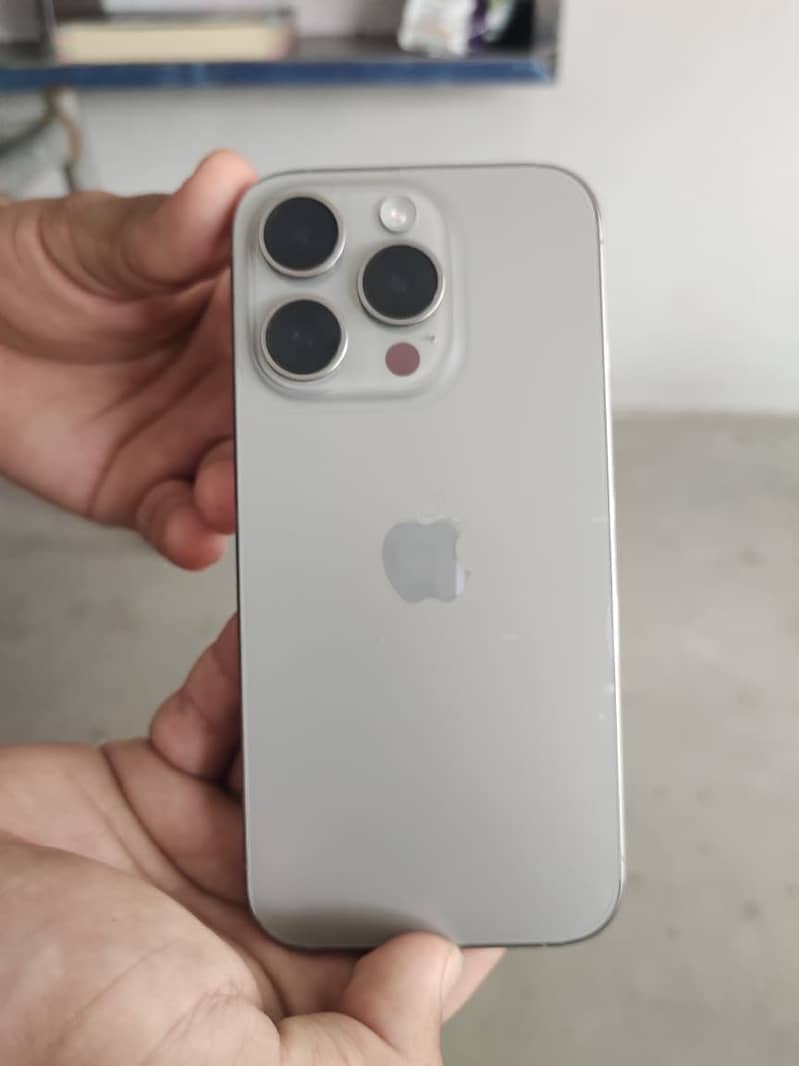 Apple iPhone 15 Pro 0