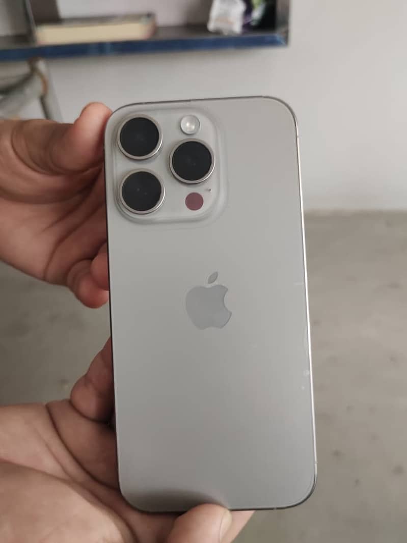 Apple iPhone 15 Pro 2