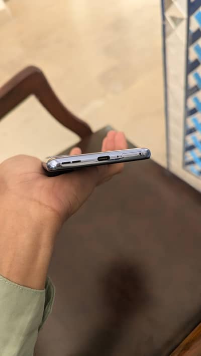 Oneplus 9 5g 2 lines ha baki bilkul okay ha urgent sale