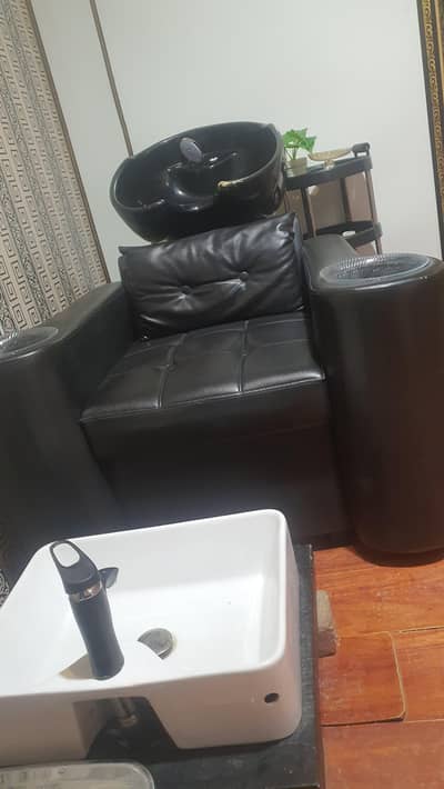 salon meni pedi chair and shampo unit