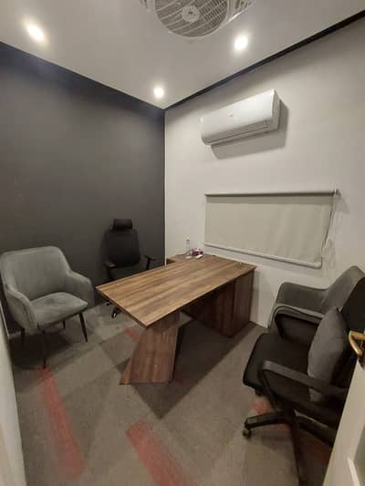 MAIN GULBERG HOUSE FOR RENT PRIME LOCATION IDEAL FOR OFFICES AND CALL CENTERS ETC.