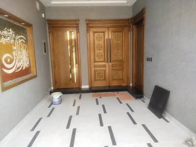 5 MARLA DOUBLE STOREY ULTRA MODERN HOUSE NEAR EMPORIUM MALL