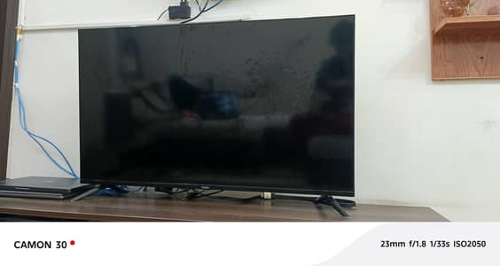 android 43 led haier. broken panel