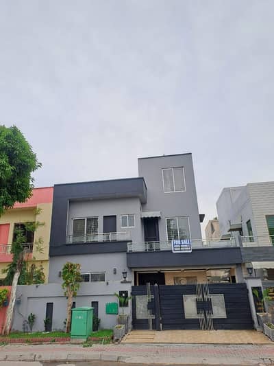 Facing park house in Janiper block Bahria town