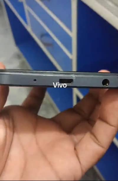 box ha charger nahi hai