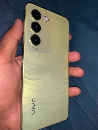 Vivo y100