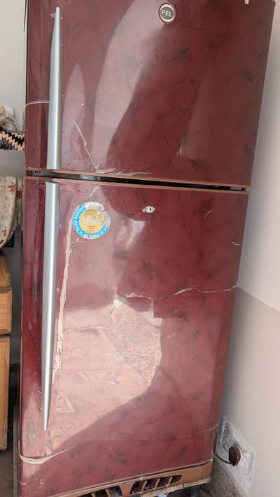 pel refrigerator large se Thora chota hy like a new