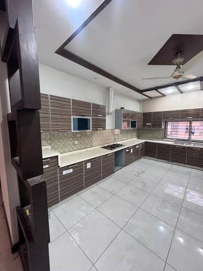 2 KANAL LUXURY SEPARATE ENTRANCE UPPER PORTION AVAILABLE FOR RENT IN VALENCIA TOWN