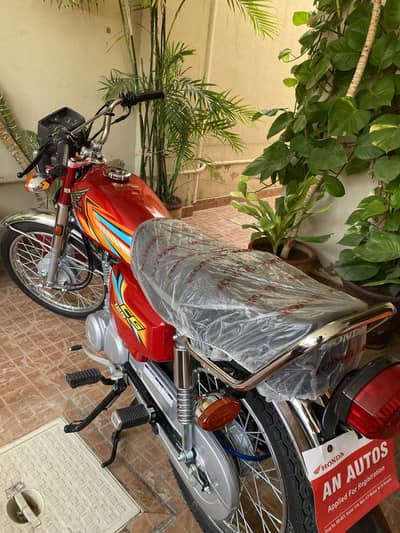 Brand new bike only 396 km driven