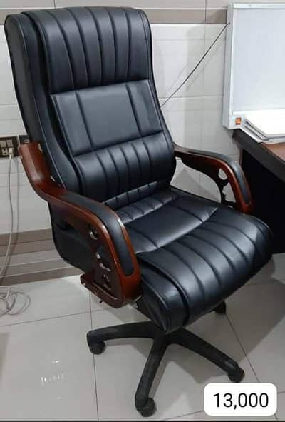 office chier + monitor