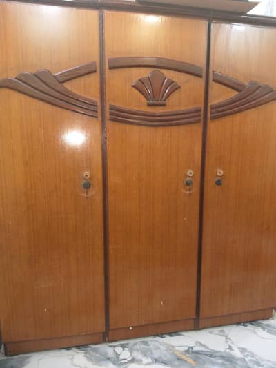 3door wooden almirah