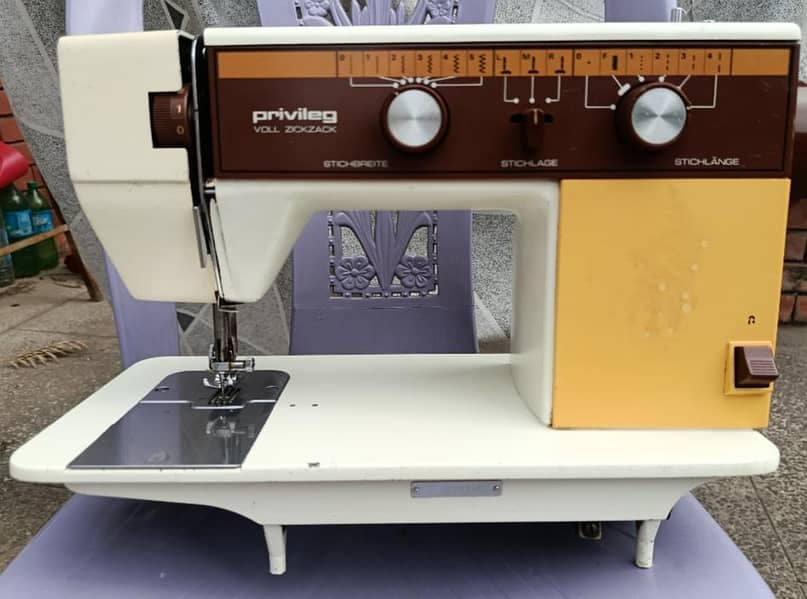 Privilege Sewing Machine 0