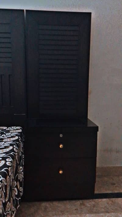 I want to sell this wooden bed