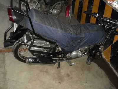 Suzuki GS 150 2024