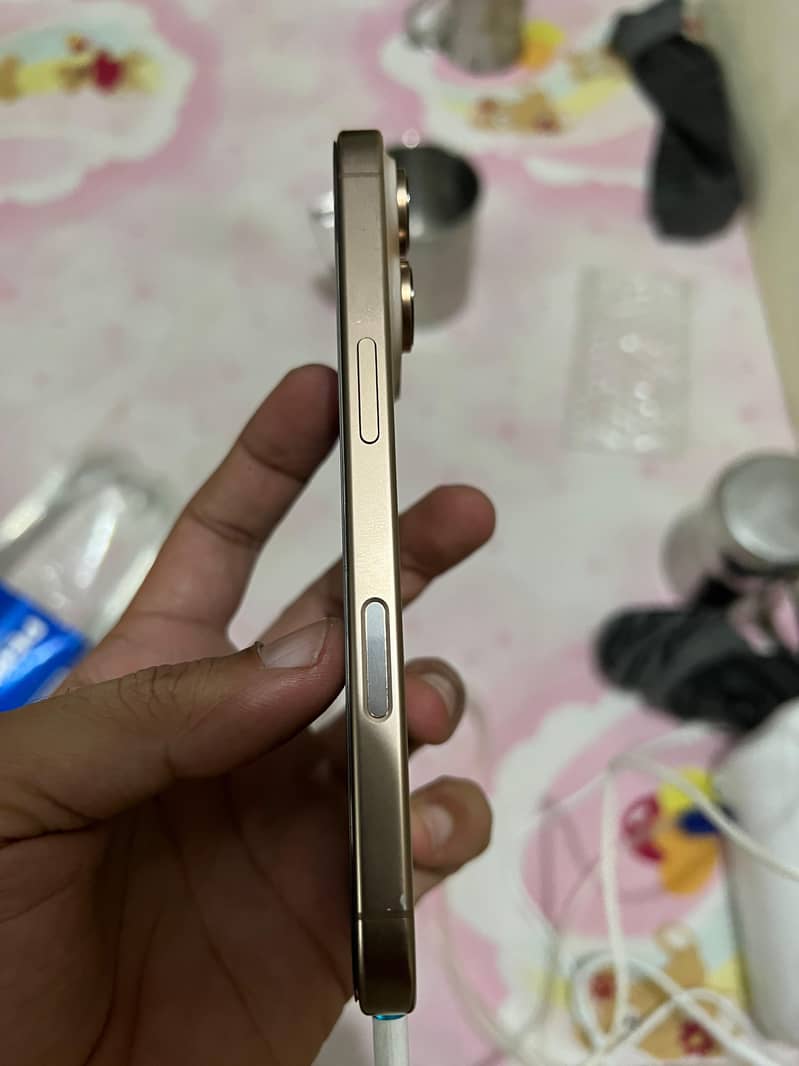 iphone 16 pro 1