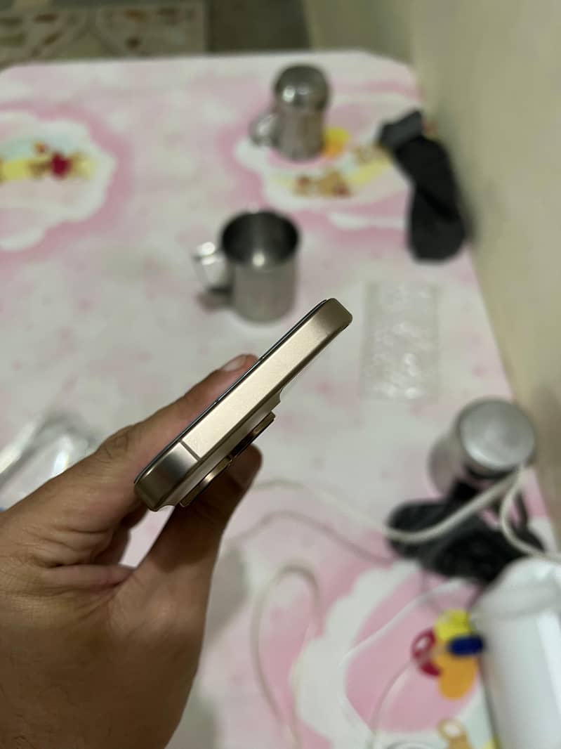 iphone 16 pro 4