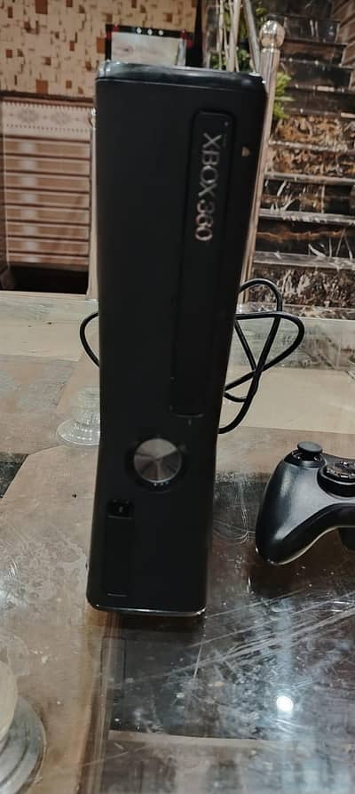 Xbox slim urgent sale bilkul new hai 10/10 2 days use hua hai