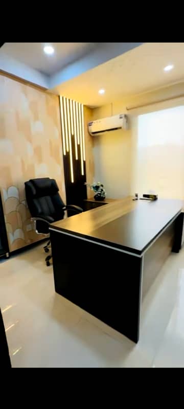 650 Square Feet Office For sale Available In B-17