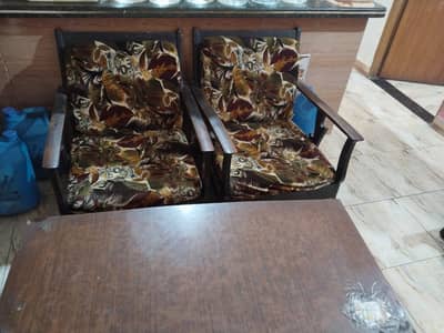 5 Seater Sofa Set with Table urgent sale